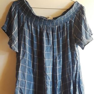 Off the shoulder short sleeve shirt